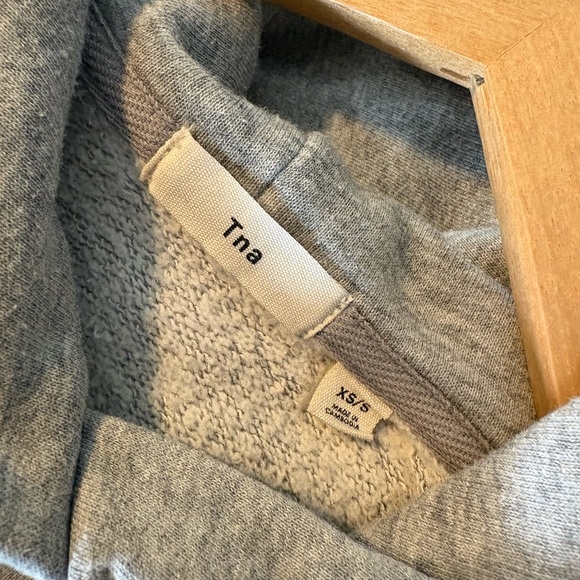 Aritzia TNA Hoodie - Picture 4 of 6
